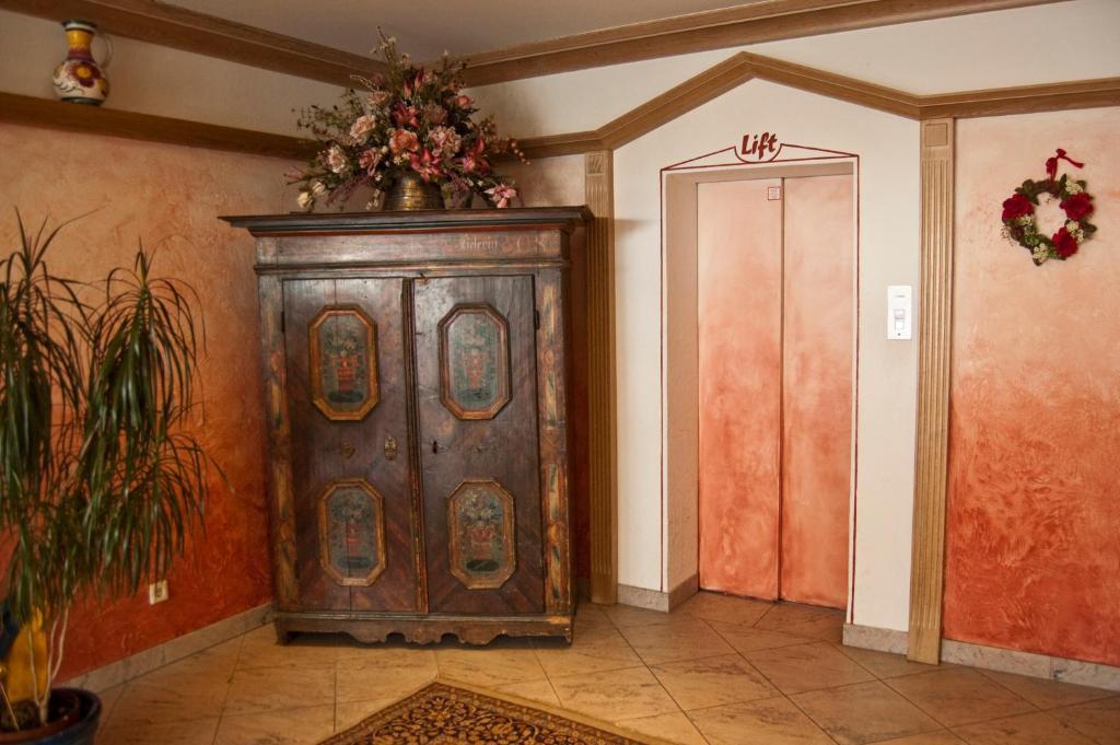 Hotel Wagner オーバータウエルン エクステリア 写真